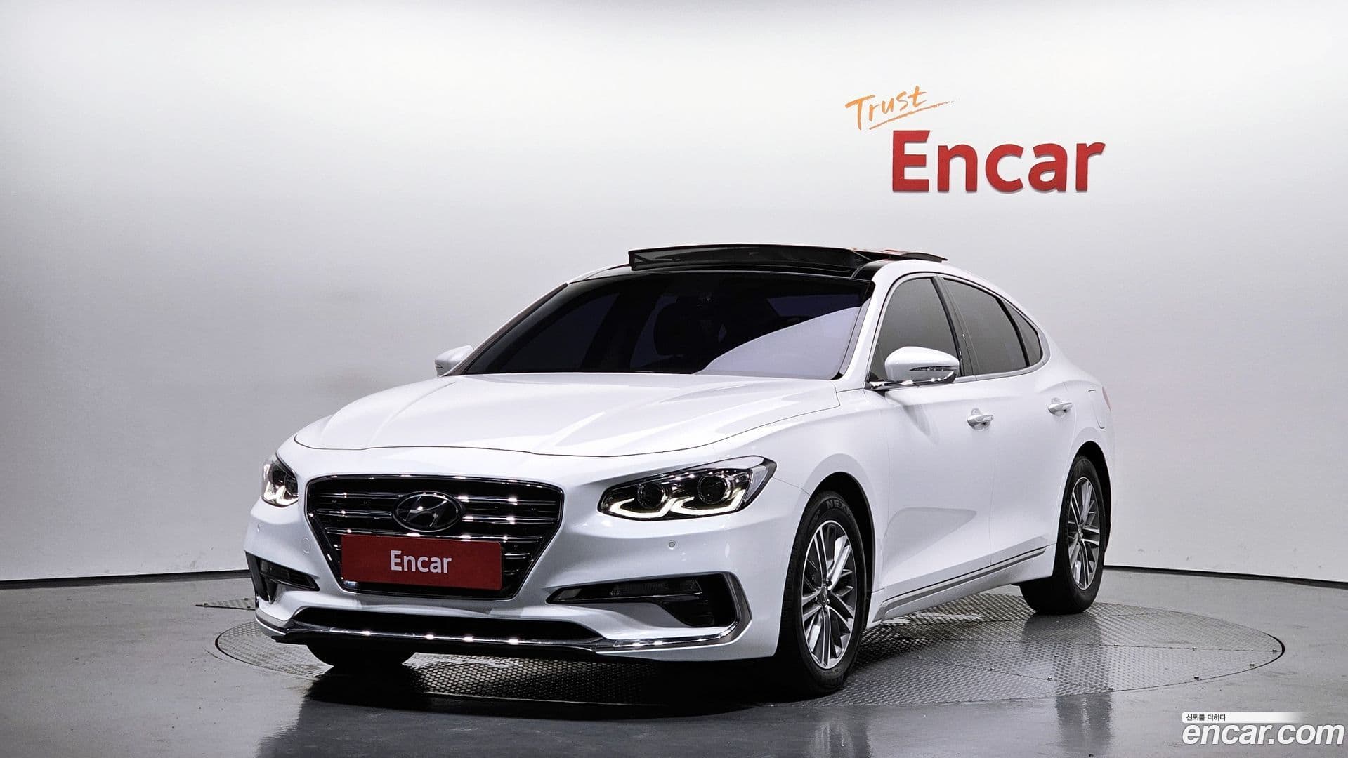 Main__Slider__Photo:Grandeur Hyundai 2018.7-0