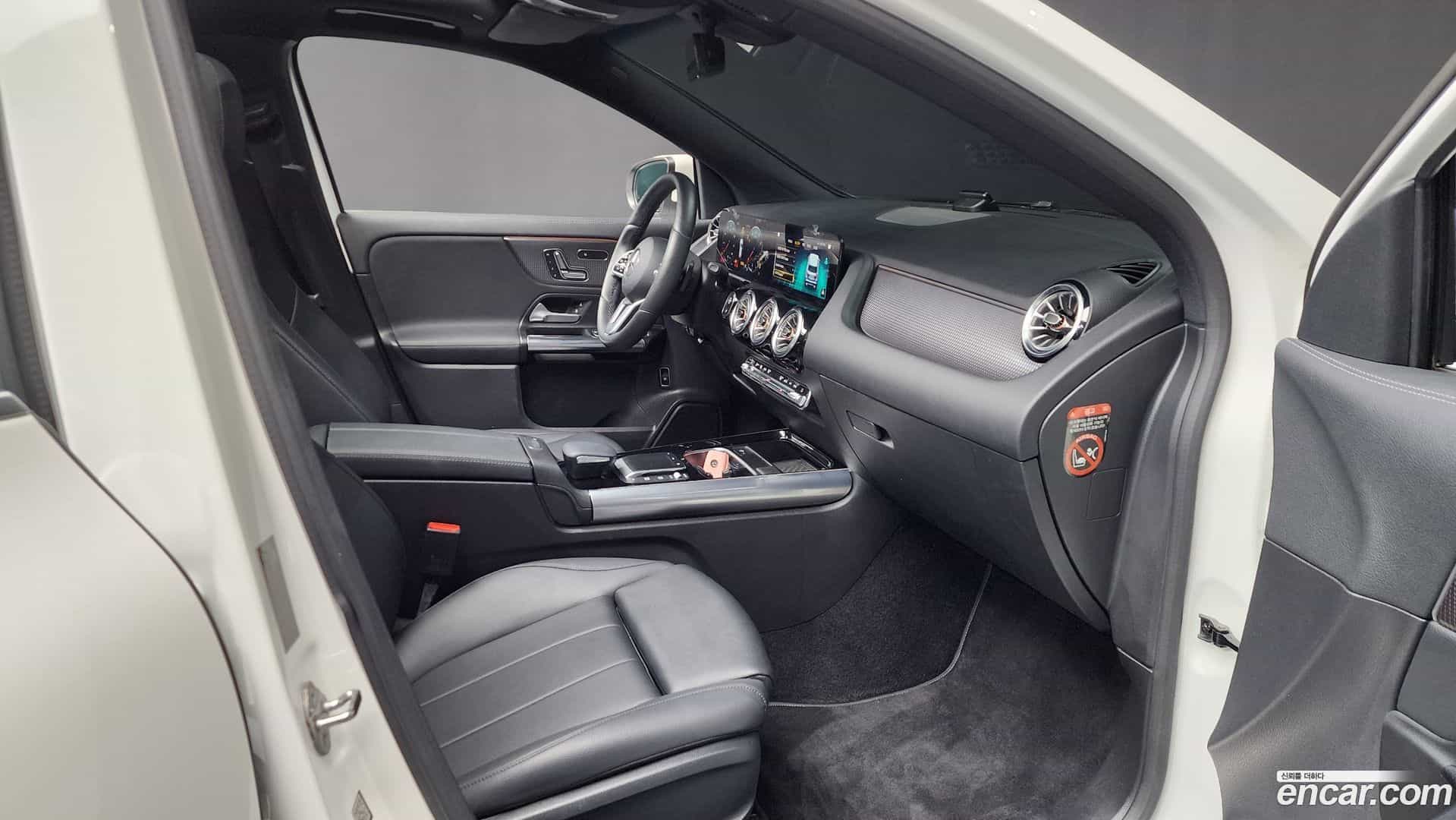 GLA-Class Mercedes-Benz 2021.3-OPTION-015