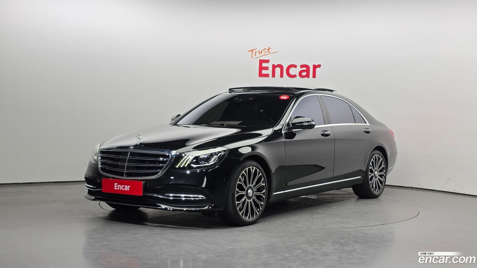 Main__Slider__Photo:S-Class Mercedes-Benz 2020.8-0