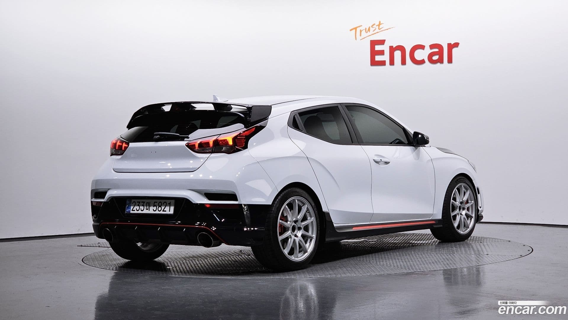 Main__Slider__Photo:Veloster Hyundai 2020.9-0