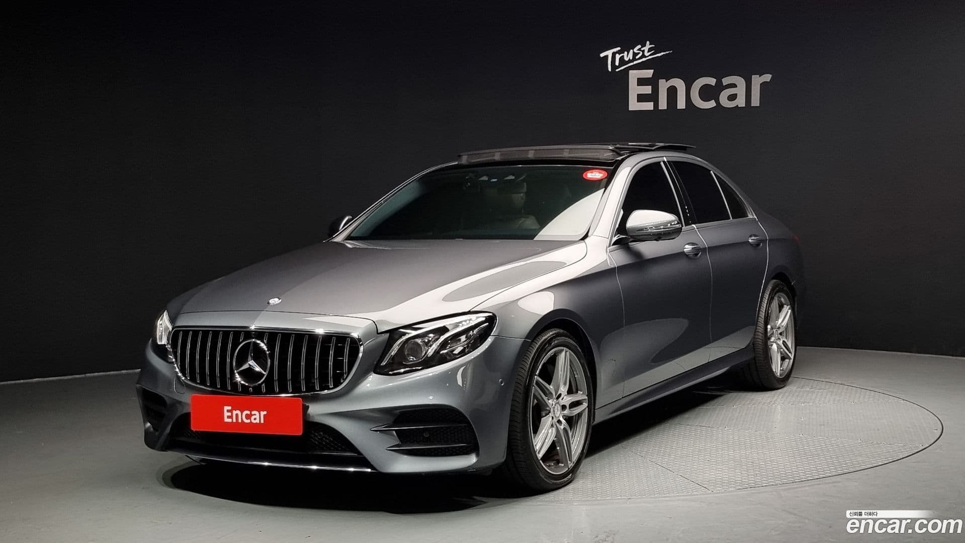 Main__Slider__Photo:E-Class Mercedes-Benz 2017.6-0