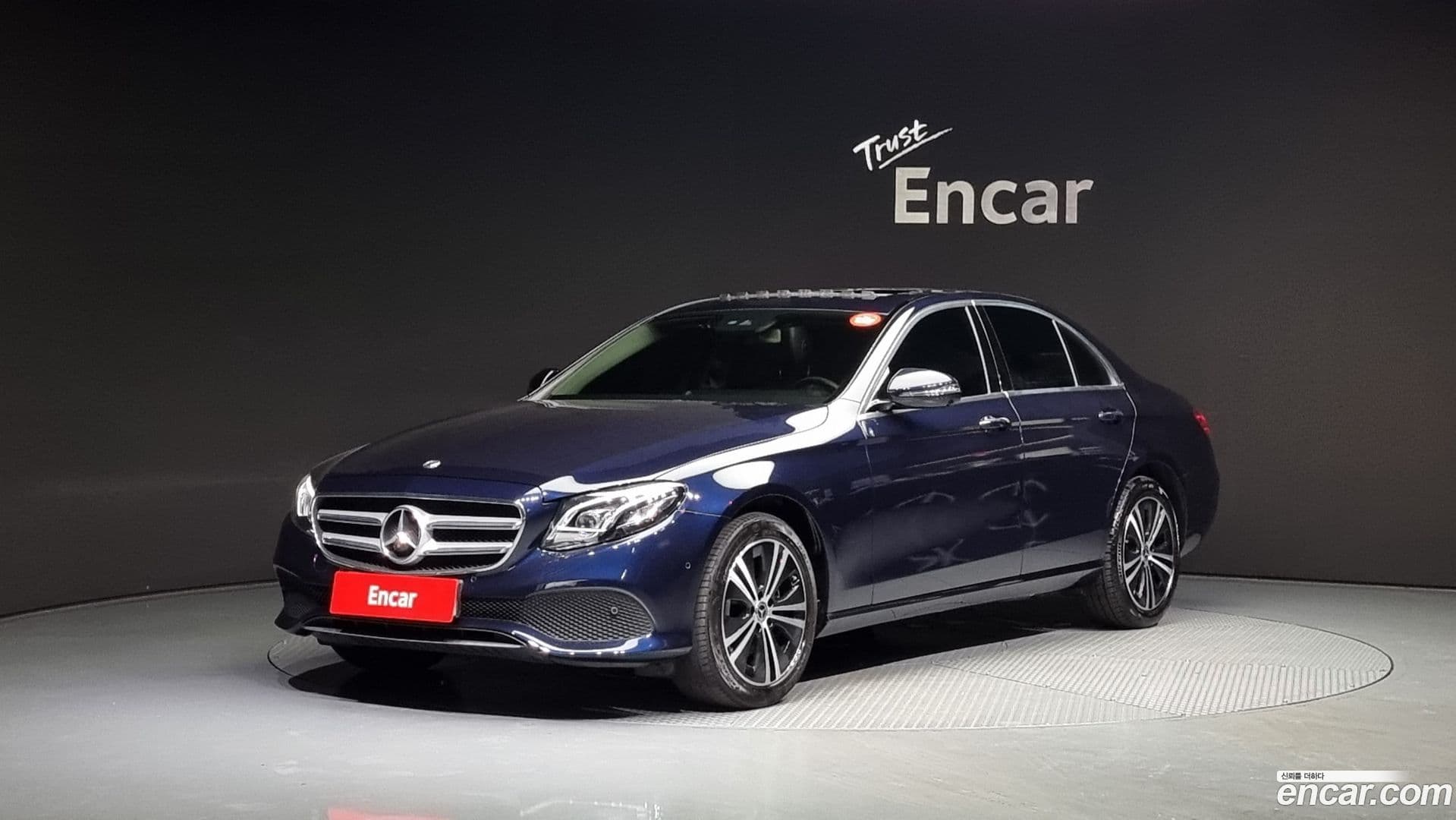 Main__Slider__Photo:E-Class Mercedes-Benz 2020.6-0