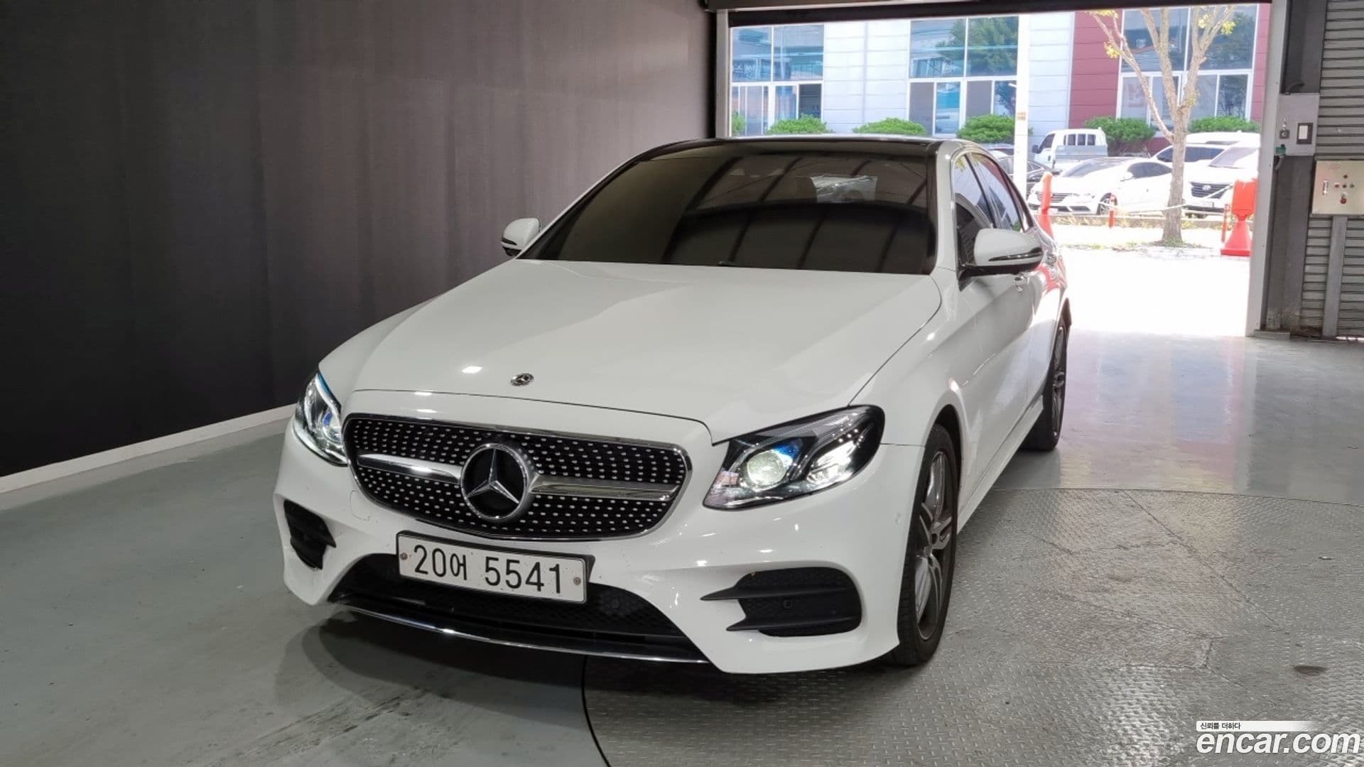 Main__Slider__Photo:E-Class Mercedes-Benz 2017.6-0