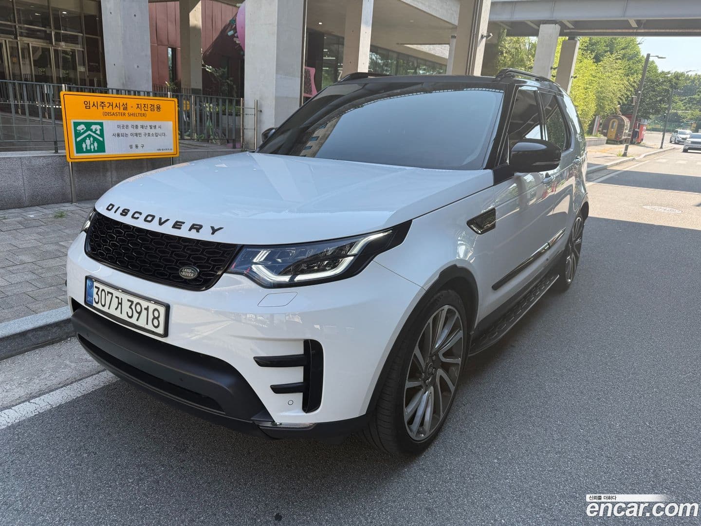 Main__Slider__Photo:Discovery Land Rover 2017.10-0