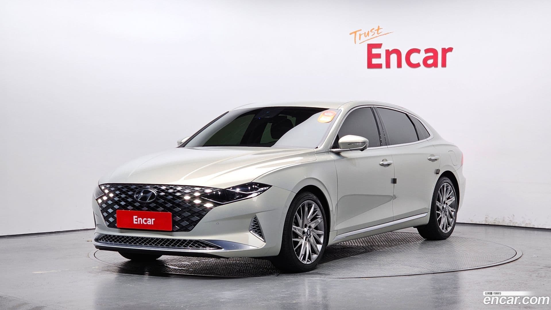 Main__Slider__Photo:Grandeur Hyundai 2020.6-0