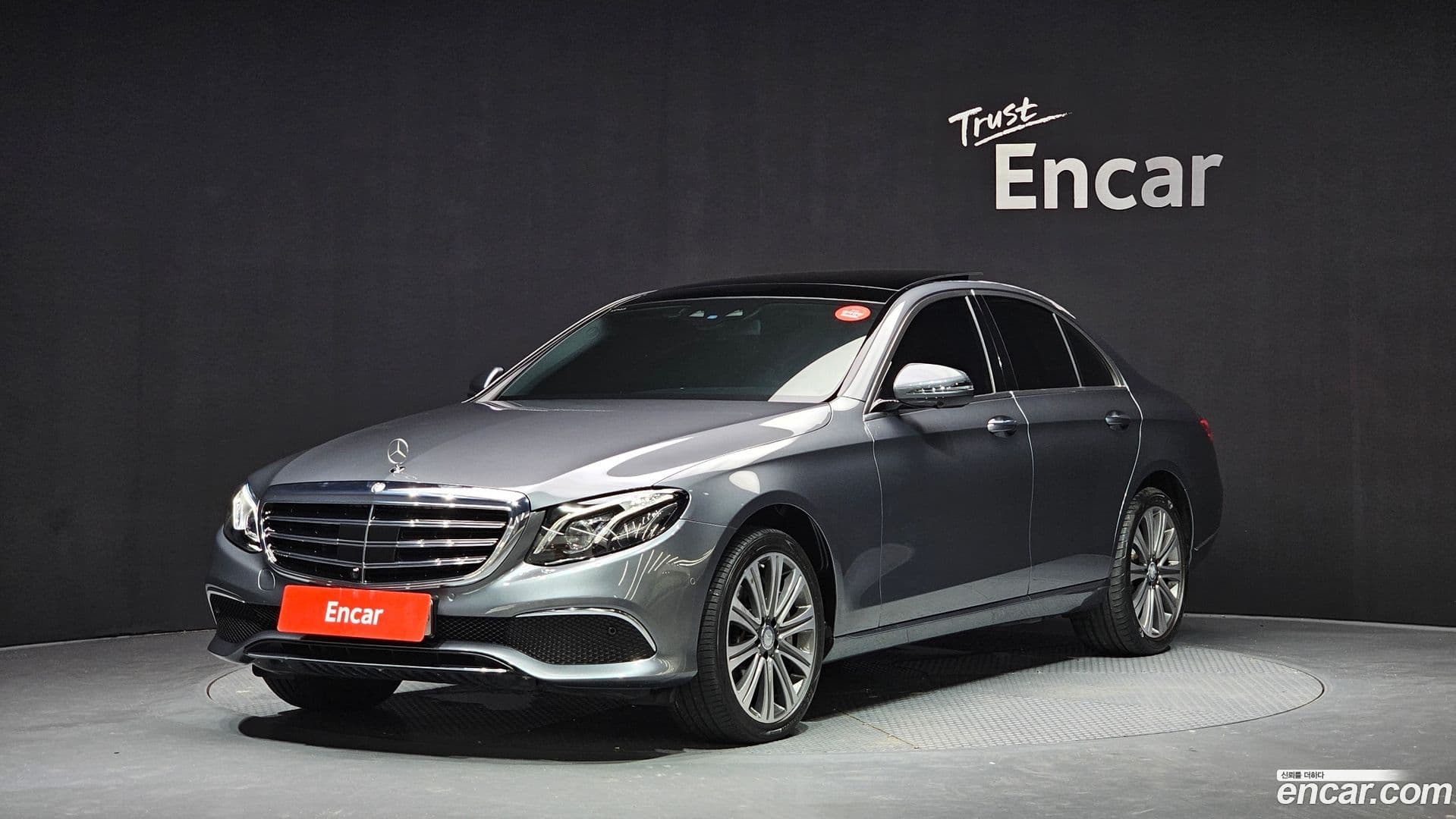 Main__Slider__Photo:E-Class Mercedes-Benz 2017.3-0