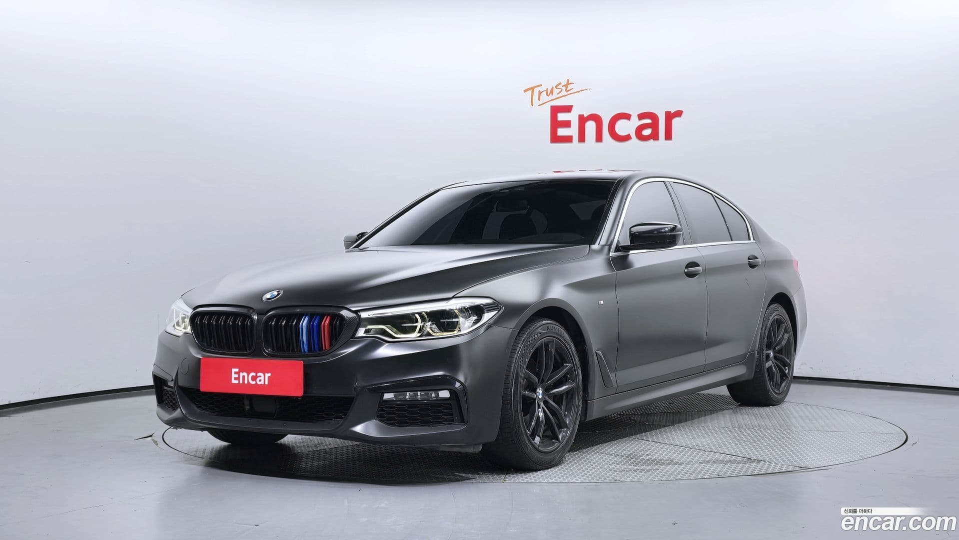 Main__Slider__Photo:5-Series BMW 2017.10-0