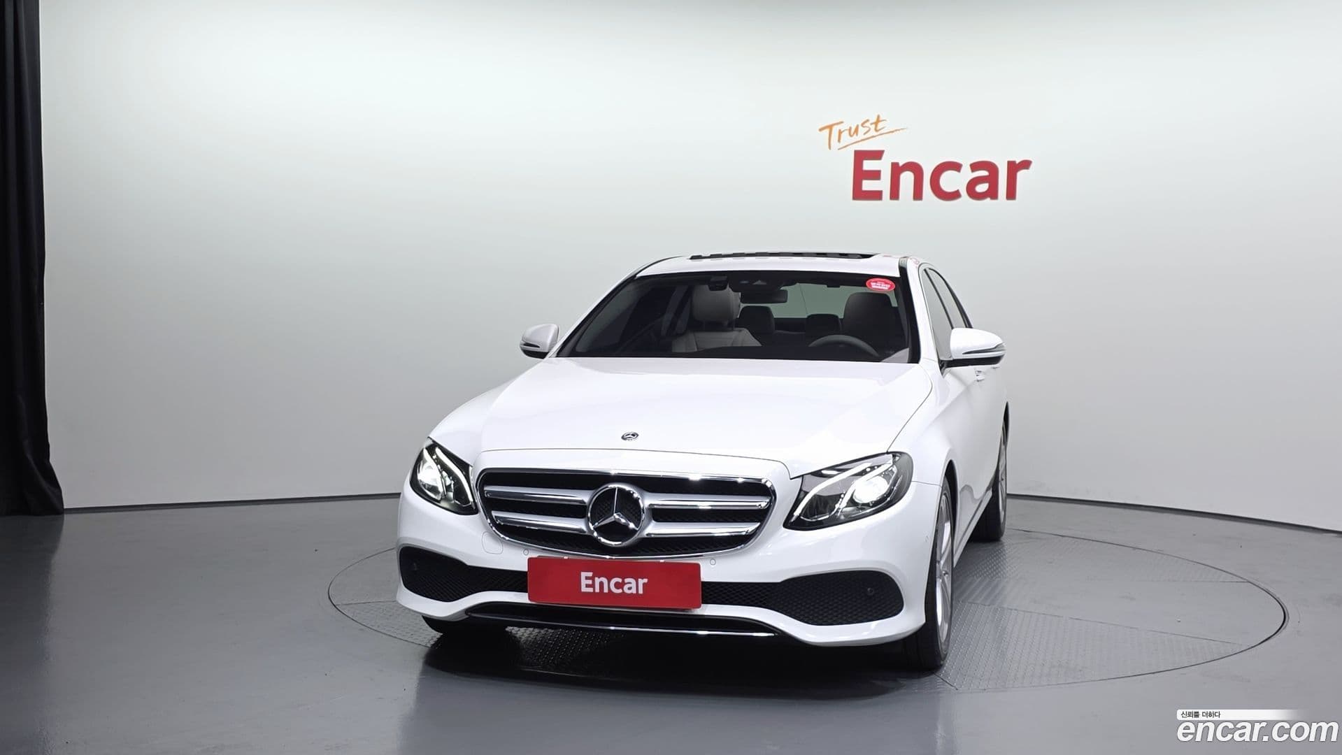 Main__Slider__Photo:E-Class Mercedes-Benz 2018.2-2