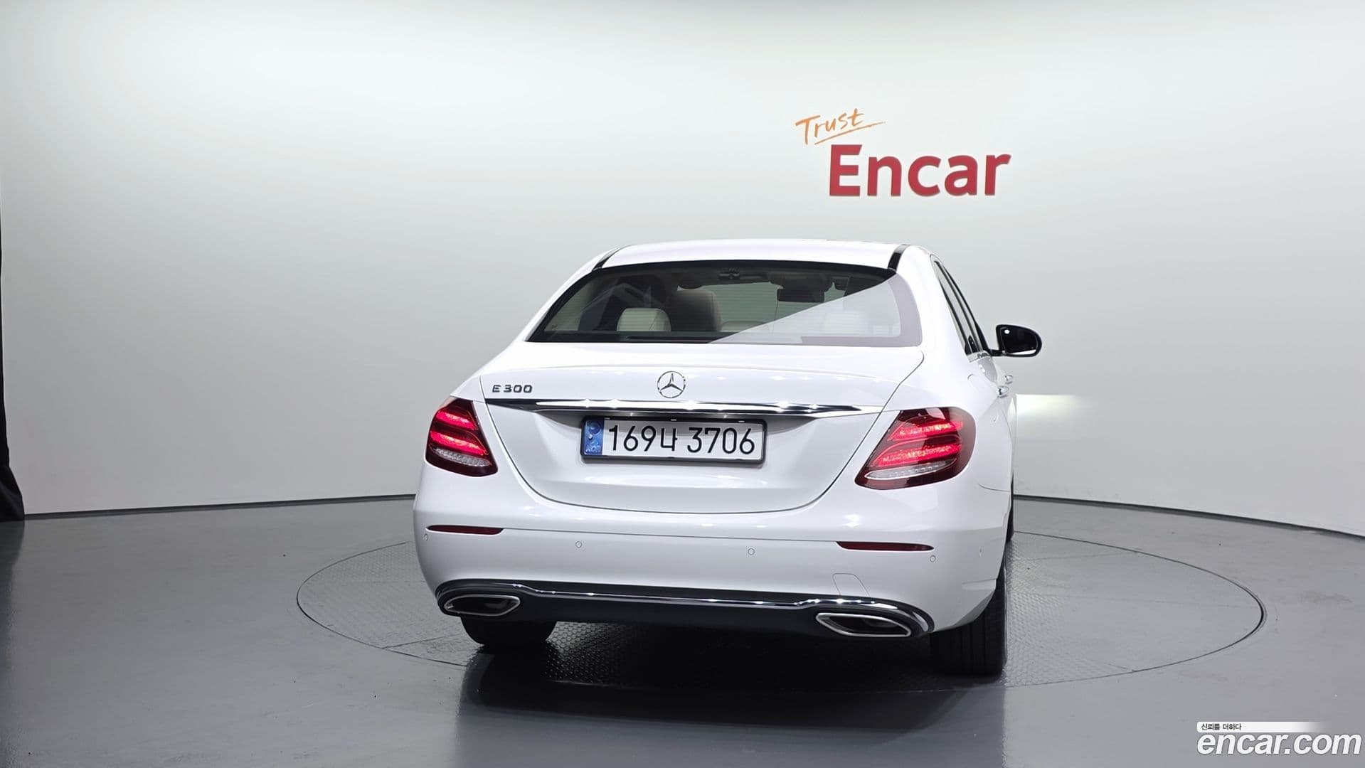 Main__Slider__Photo:E-Class Mercedes-Benz 2018.2-3