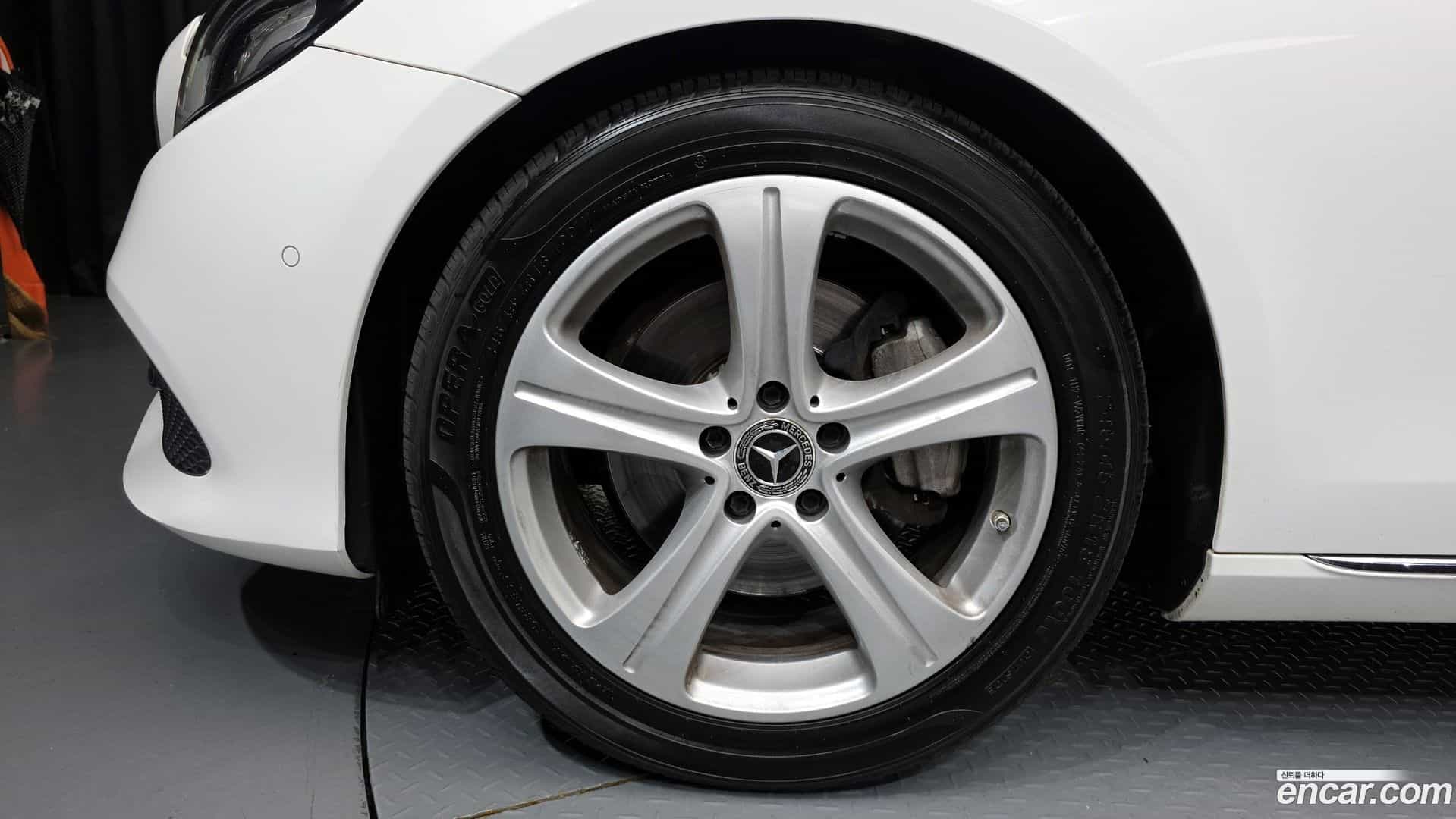 E-Class Mercedes-Benz 2018.2-OUTER-5