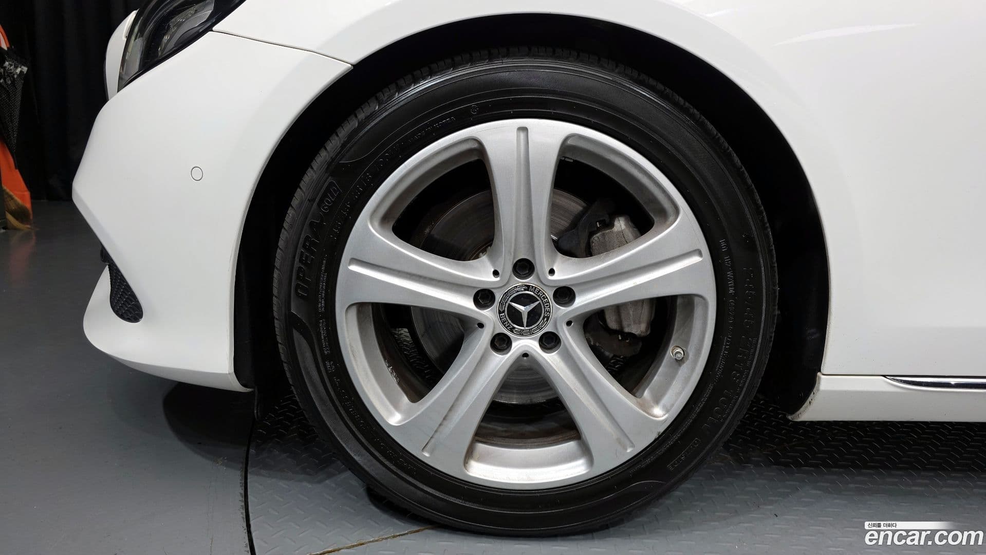 Main__Slider__Photo:E-Class Mercedes-Benz 2018.2-4