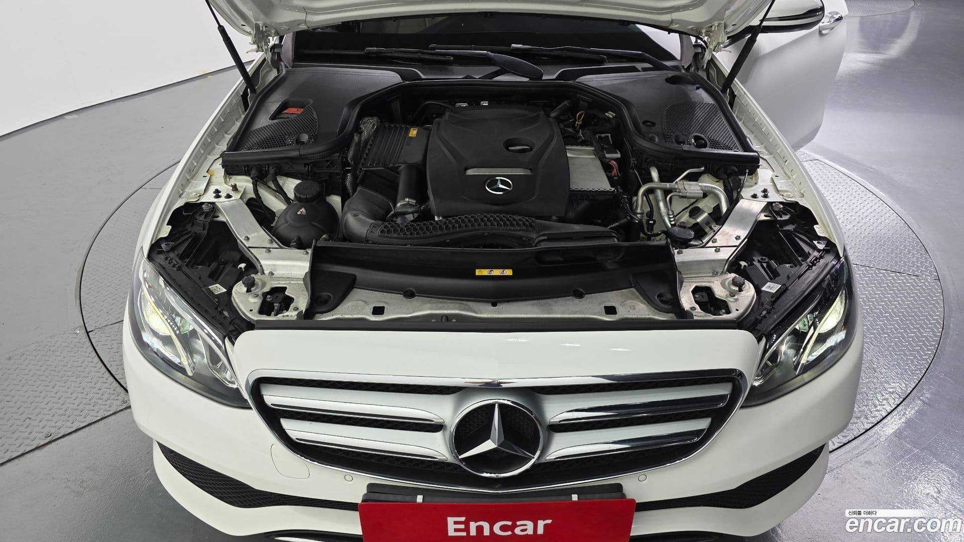Main__Slider__Photo:E-Class Mercedes-Benz 2018.2-5