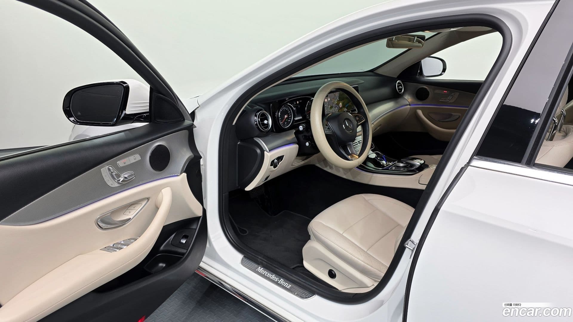 Main__Slider__Photo:E-Class Mercedes-Benz 2018.2-9