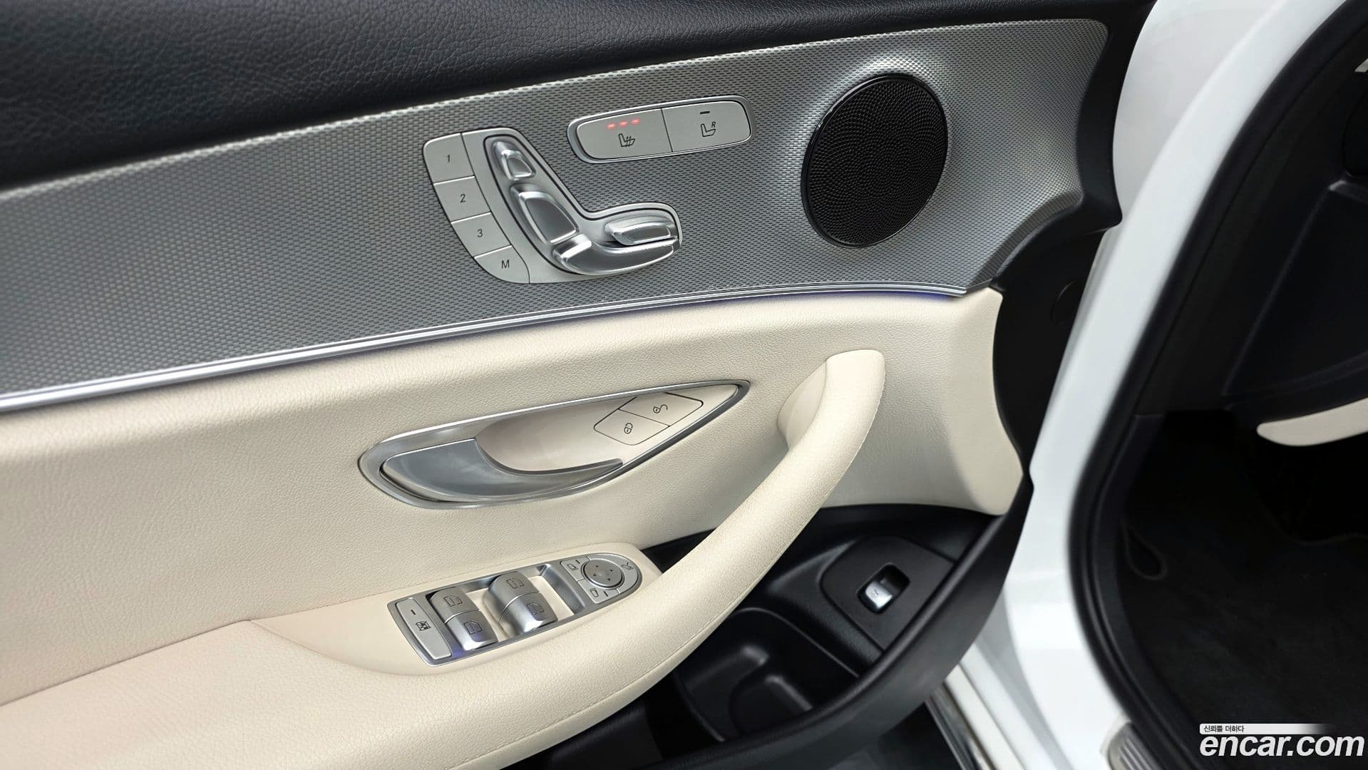 Main__Slider__Photo:E-Class Mercedes-Benz 2018.2-10