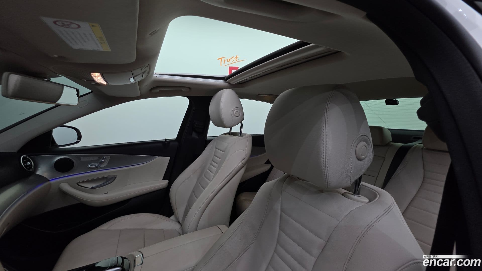 Main__Slider__Photo:E-Class Mercedes-Benz 2018.2-18