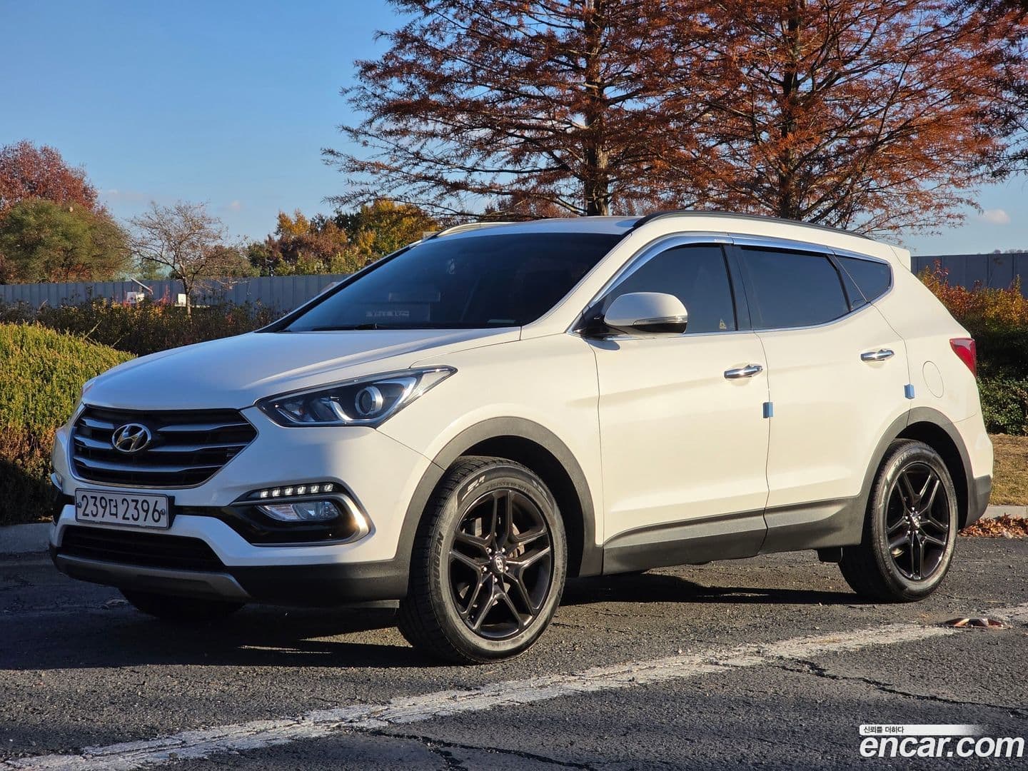 Main__Slider__Photo:Santafe Hyundai 2017.0-0
