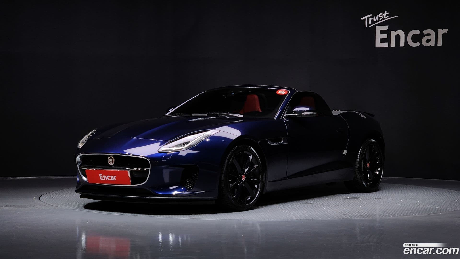 Main__Slider__Photo:F-TYPE Jaguar 2018.11-0