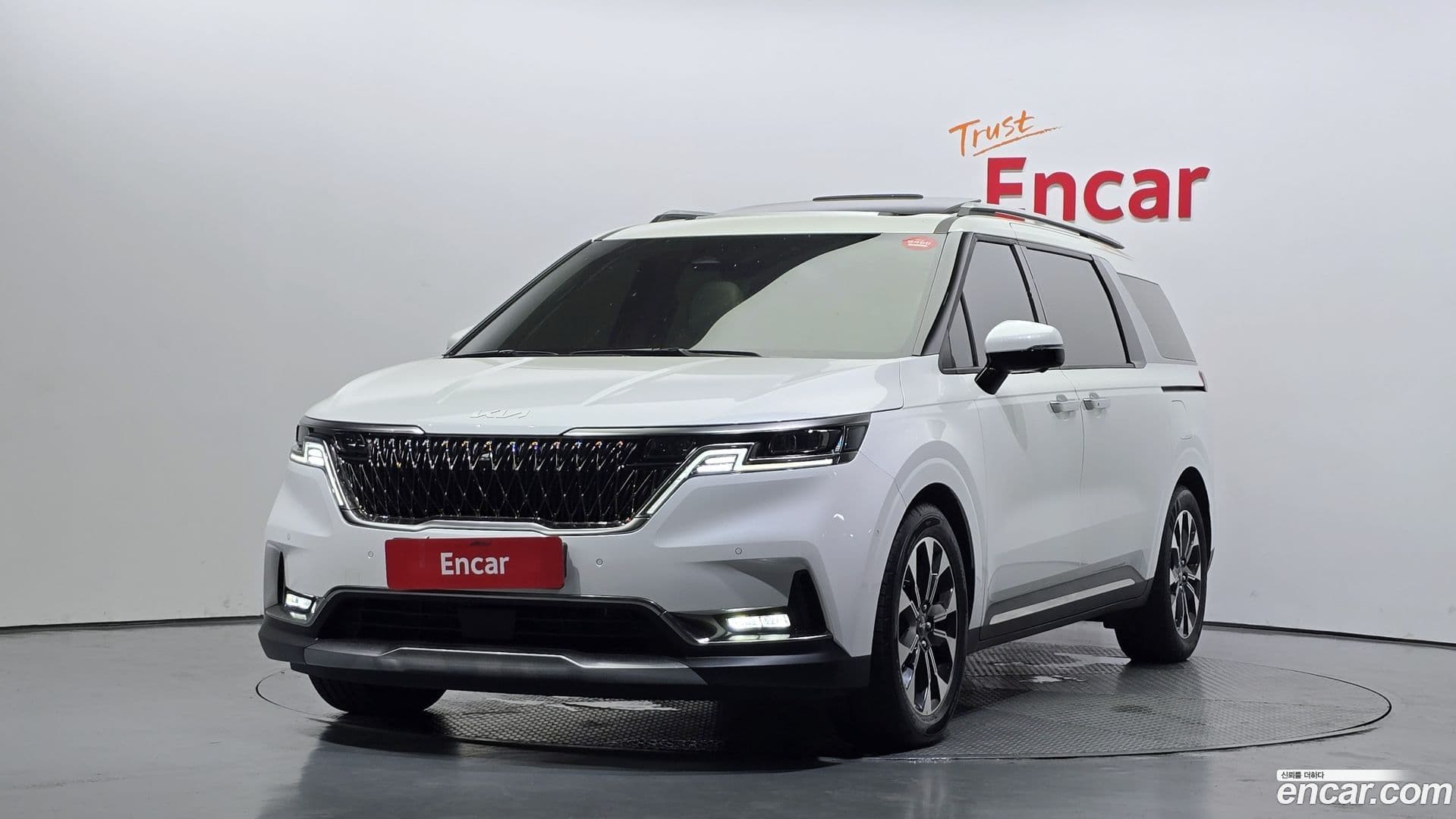 Main__Slider__Photo:Canival Kia 2023.1-0
