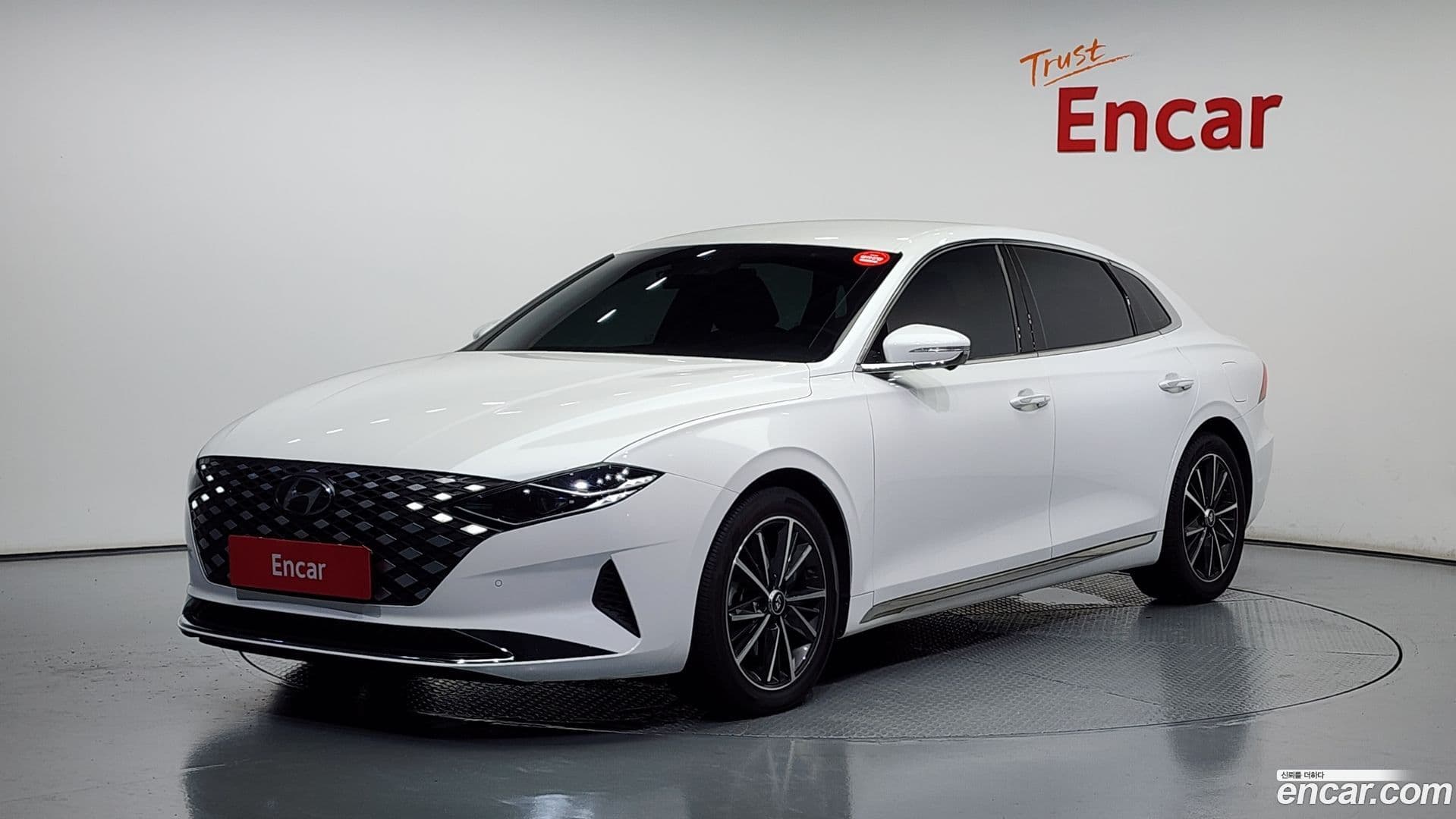 Main__Slider__Photo:Grandeur Hyundai 2022.4-0