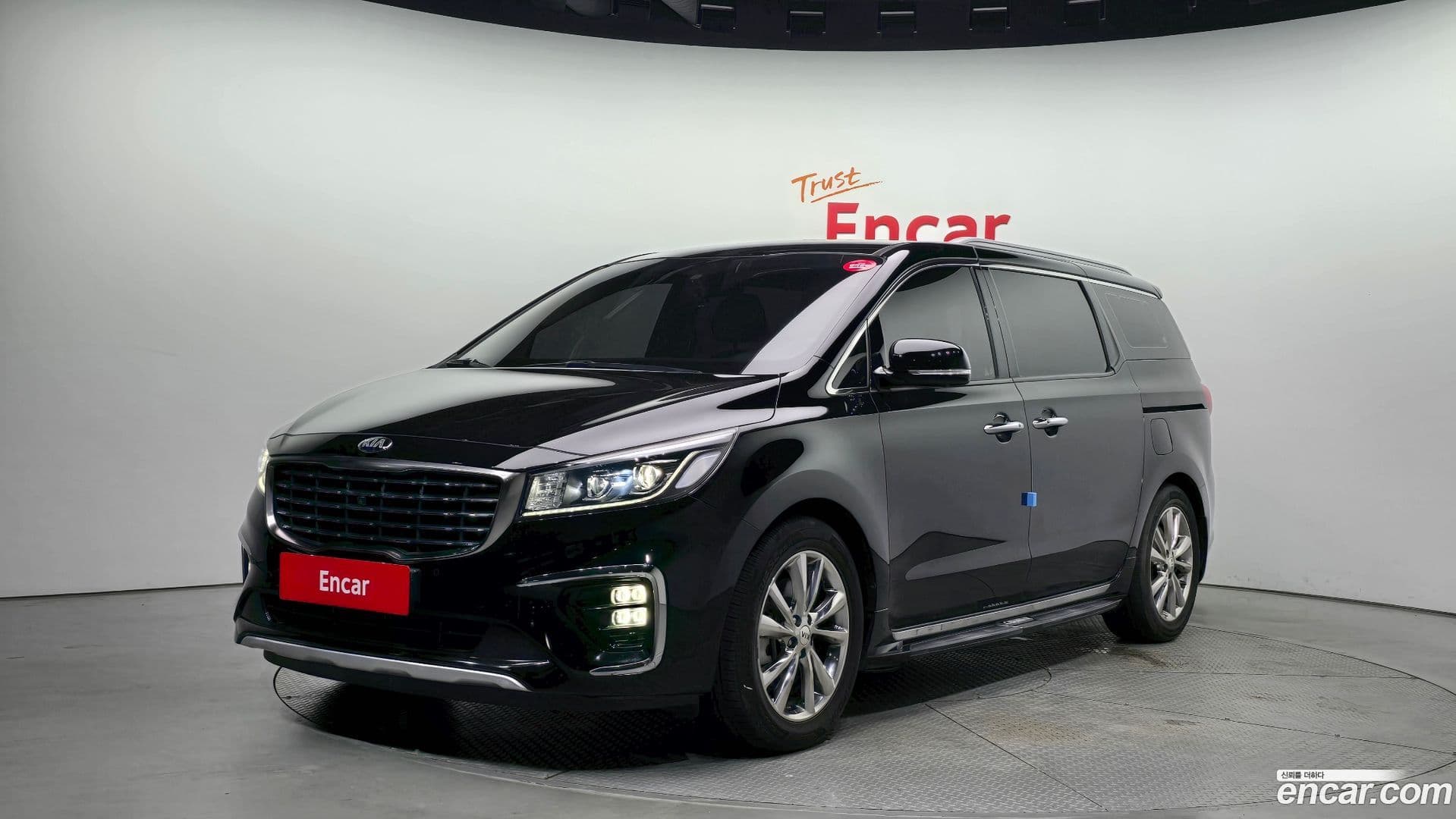 Main__Slider__Photo:Canival Kia 2019.3-0