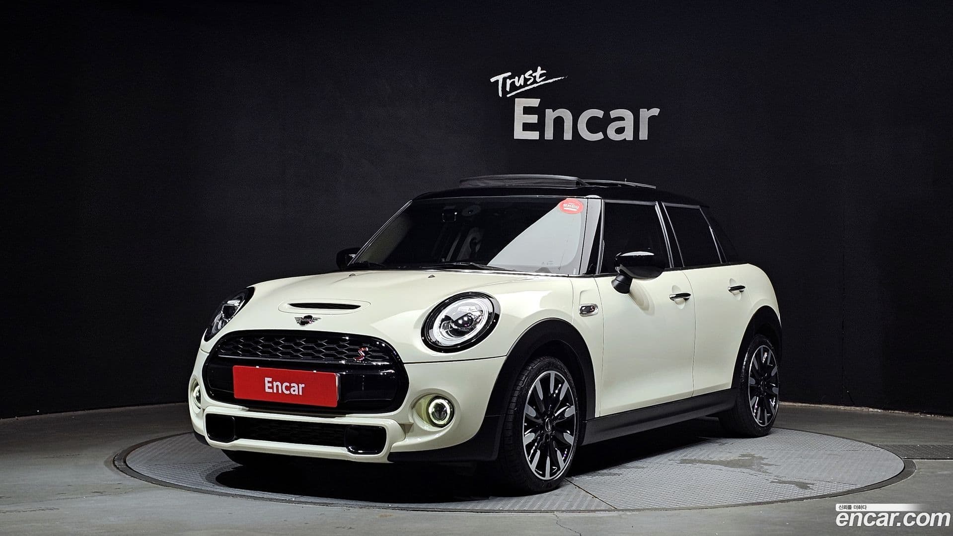 Main__Slider__Photo:Cooper Mini 2021.0-0