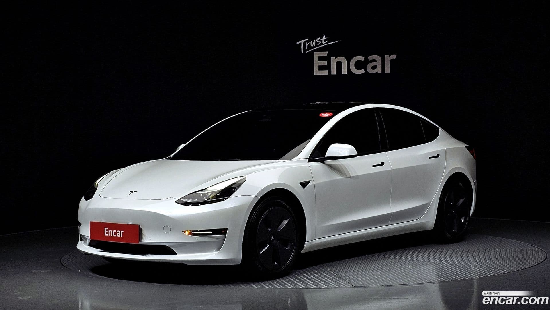 Main__Slider__Photo:Model 3 Tesla 2022.7-0
