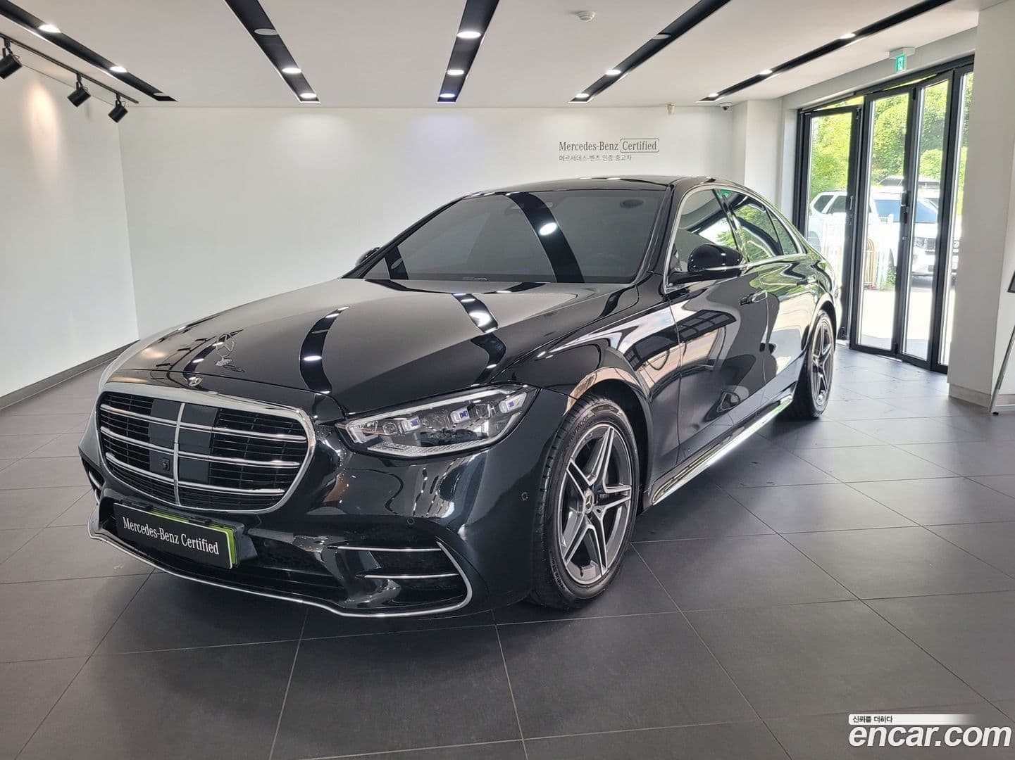 Main__Slider__Photo:S-Class Mercedes-Benz 2021.3-0