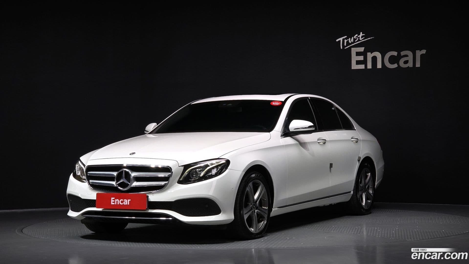Main__Slider__Photo:E-Class Mercedes-Benz 2019.6-0