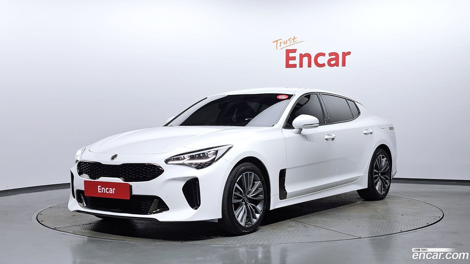 Main__Slider__Photo:Stinger Kia 2020.6-0