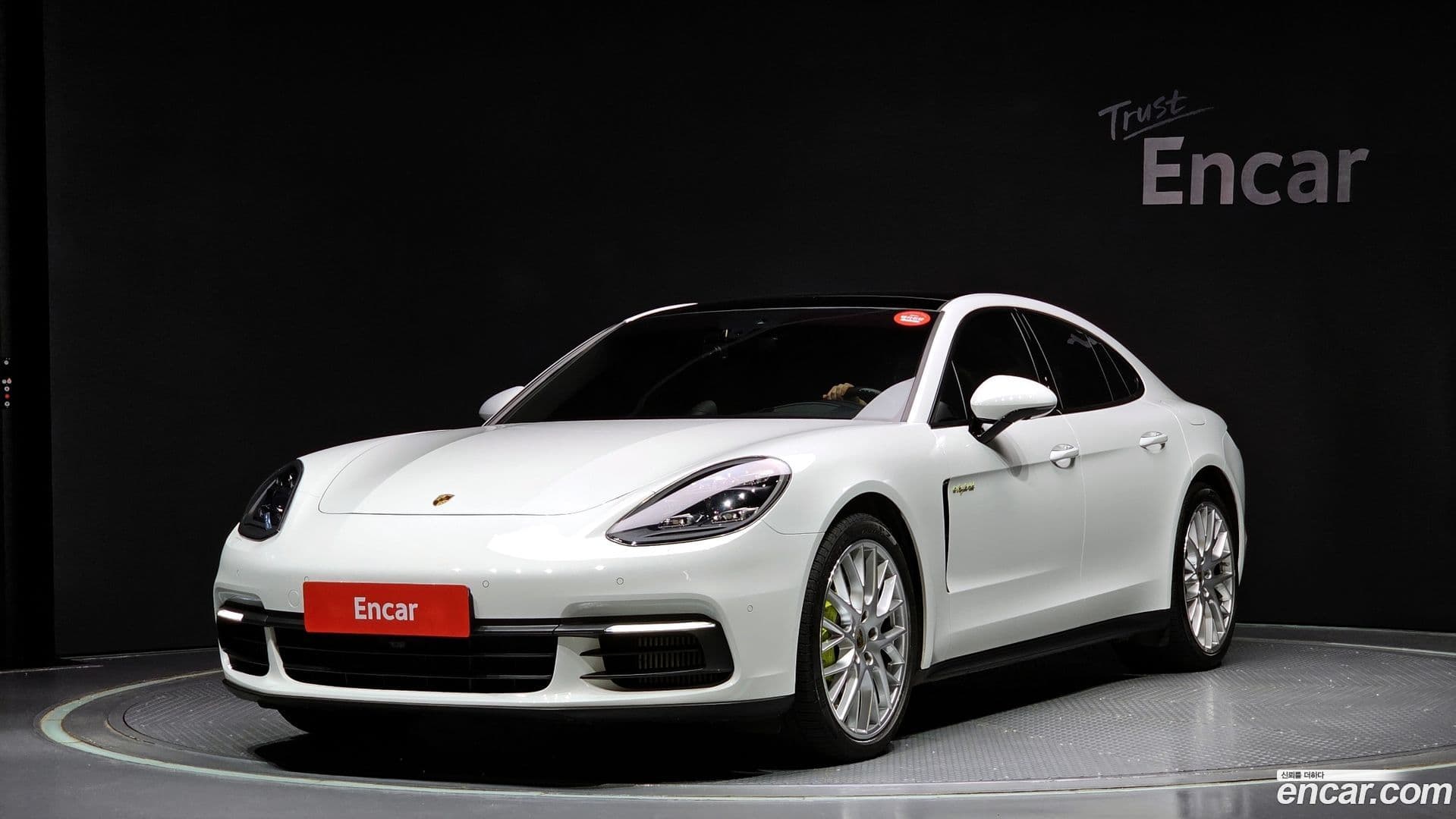 Main__Slider__Photo:Panamera Porsche 2019.11-0