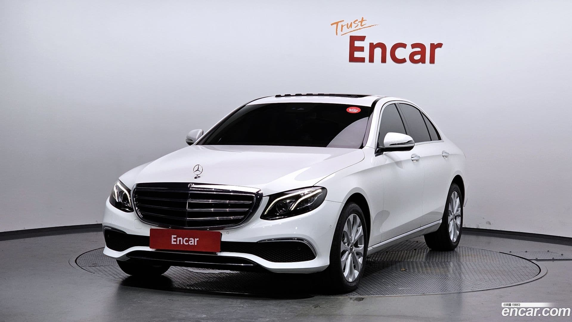 Main__Slider__Photo:E-Class Mercedes-Benz 2020.7-0