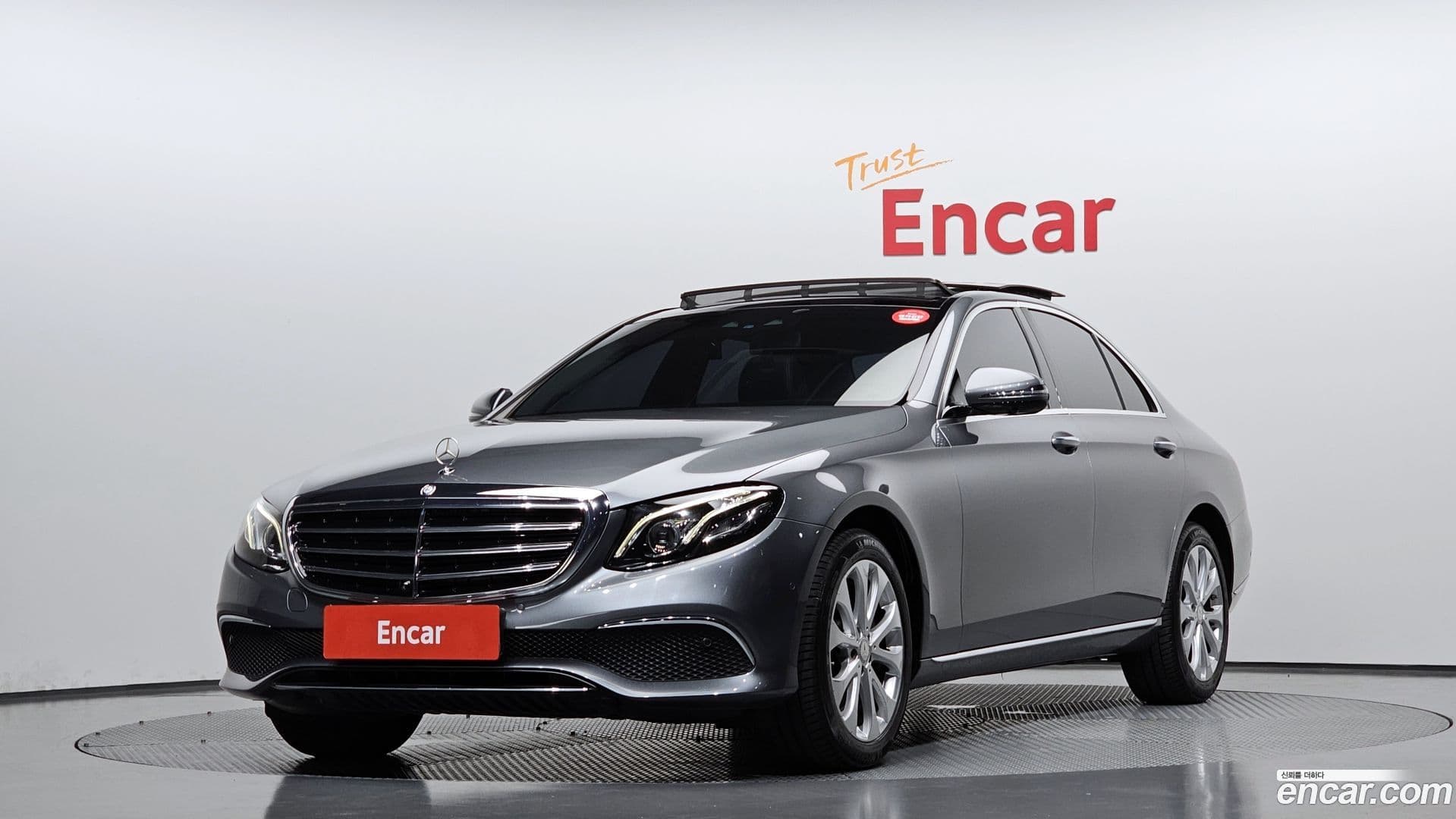Main__Slider__Photo:E-Class Mercedes-Benz 2016.10-0