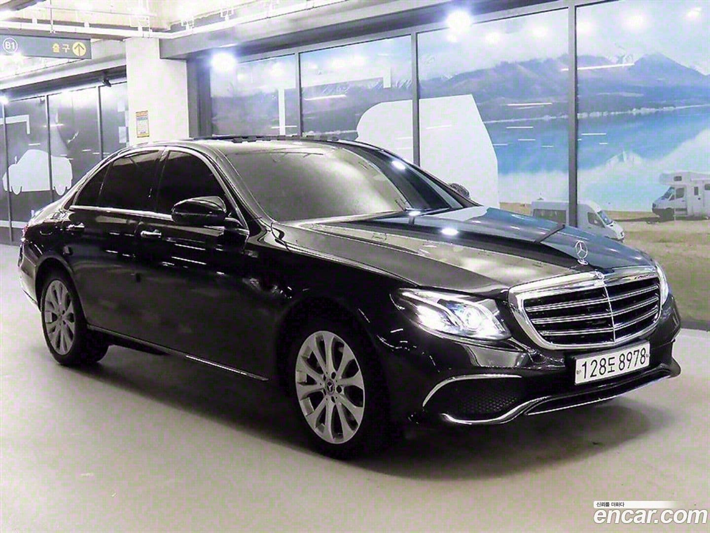 Main__Slider__Photo:E-Class Mercedes-Benz 2019.9-0