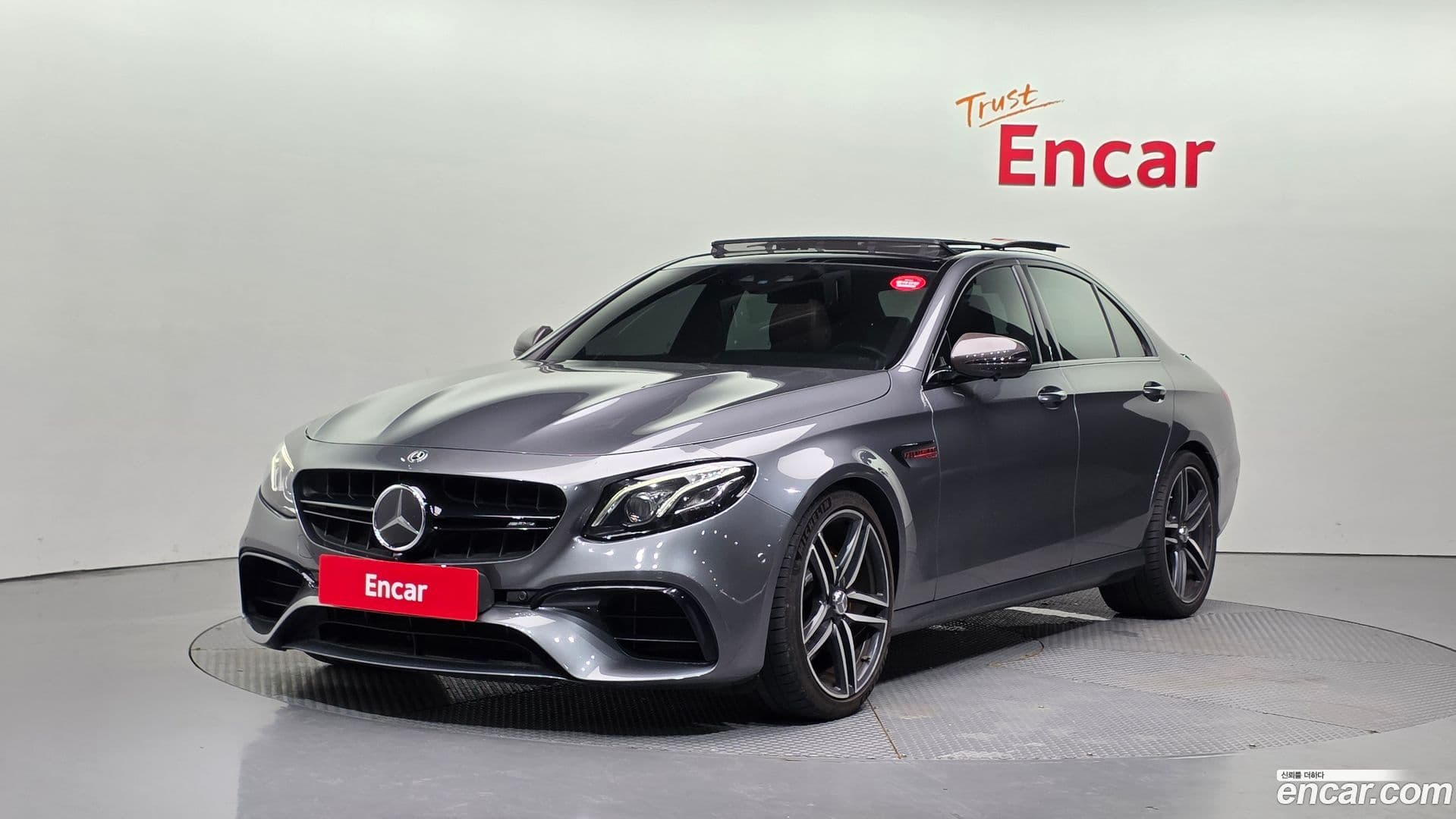 Main__Slider__Photo:E-Class Mercedes-Benz 2019.11-0