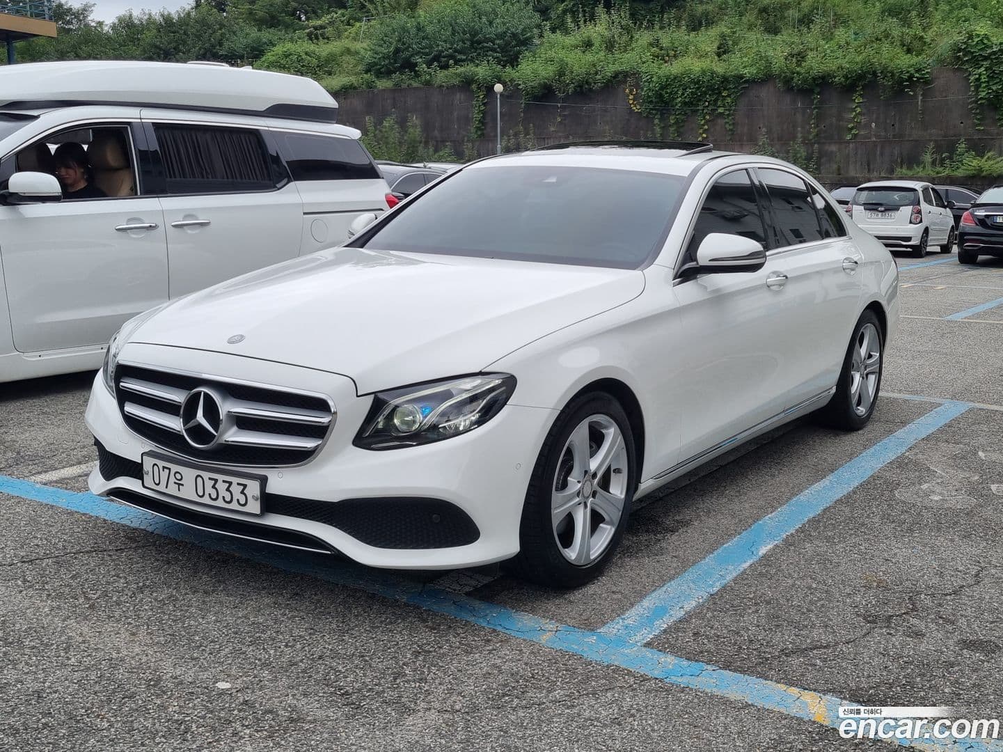 Main__Slider__Photo:E-Class Mercedes-Benz 2016.7-0