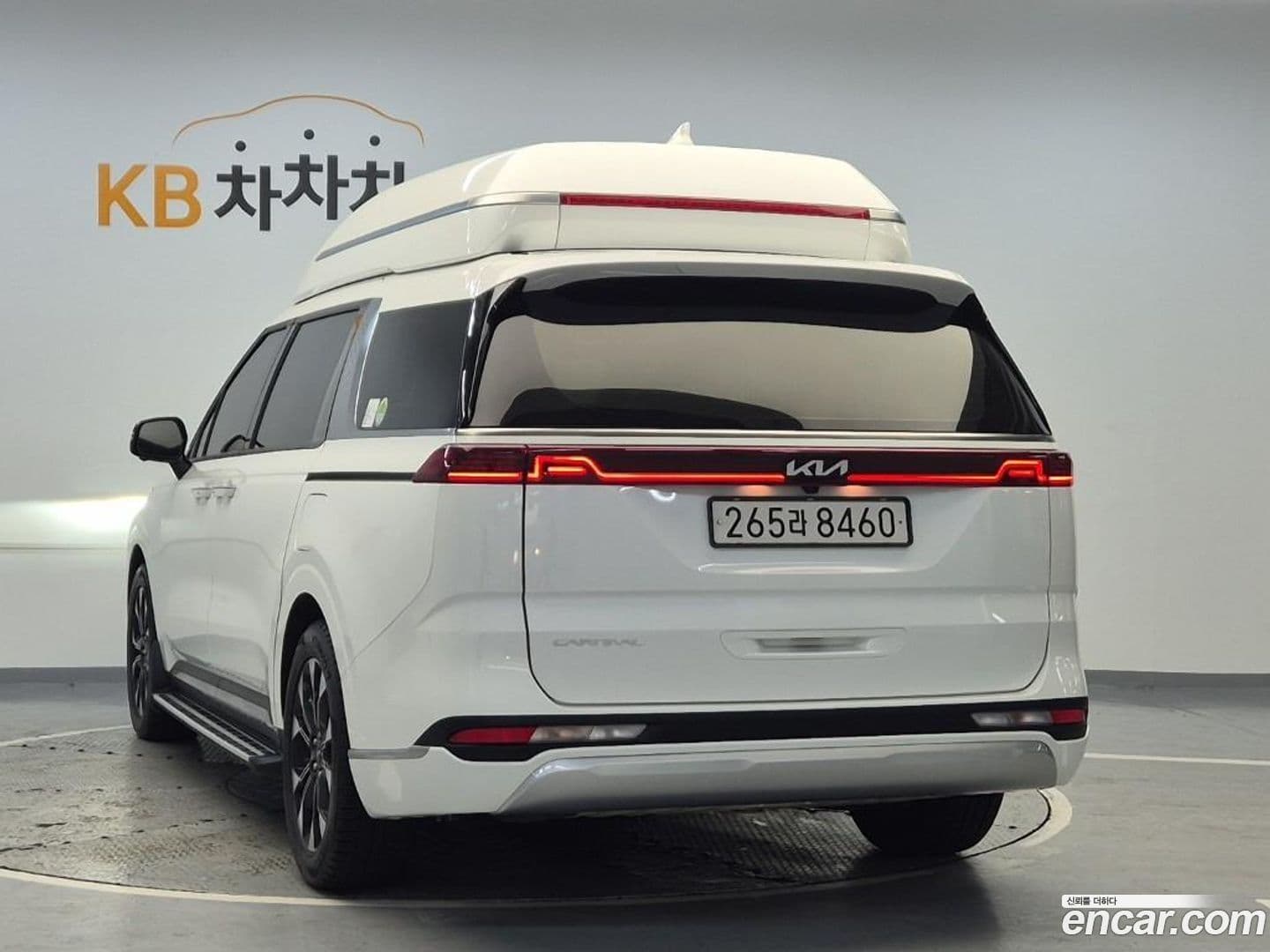 Main__Slider__Photo:Canival Kia 2023.4-0