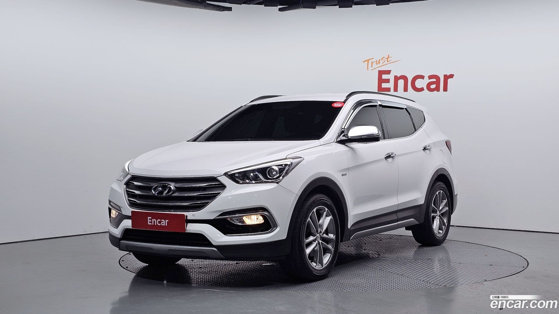 Main__Slider__Photo:Santafe Hyundai 2017.4-0