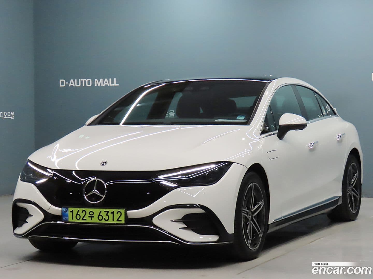 Main__Slider__Photo:EQE Mercedes-Benz 2024.10-0
