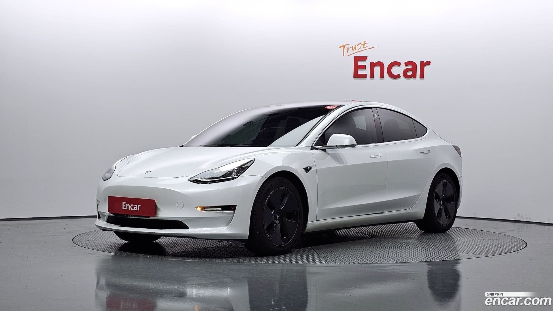 Main__Slider__Photo:Model 3 Tesla 2020.7-0