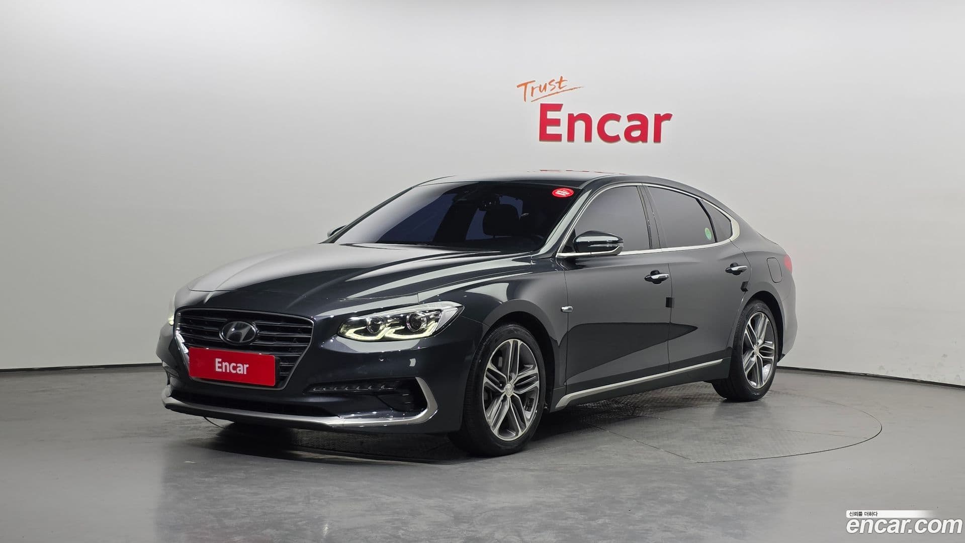 Main__Slider__Photo:Grandeur Hyundai 2017.8-0