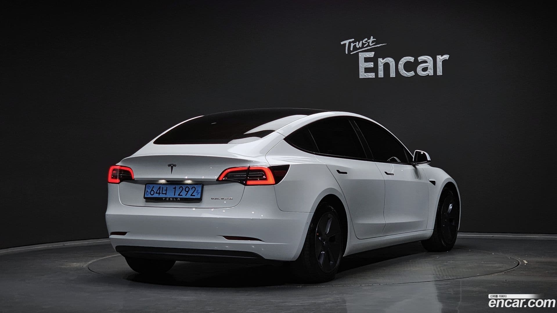 Main__Slider__Photo:Model 3 Tesla 2022.2-1