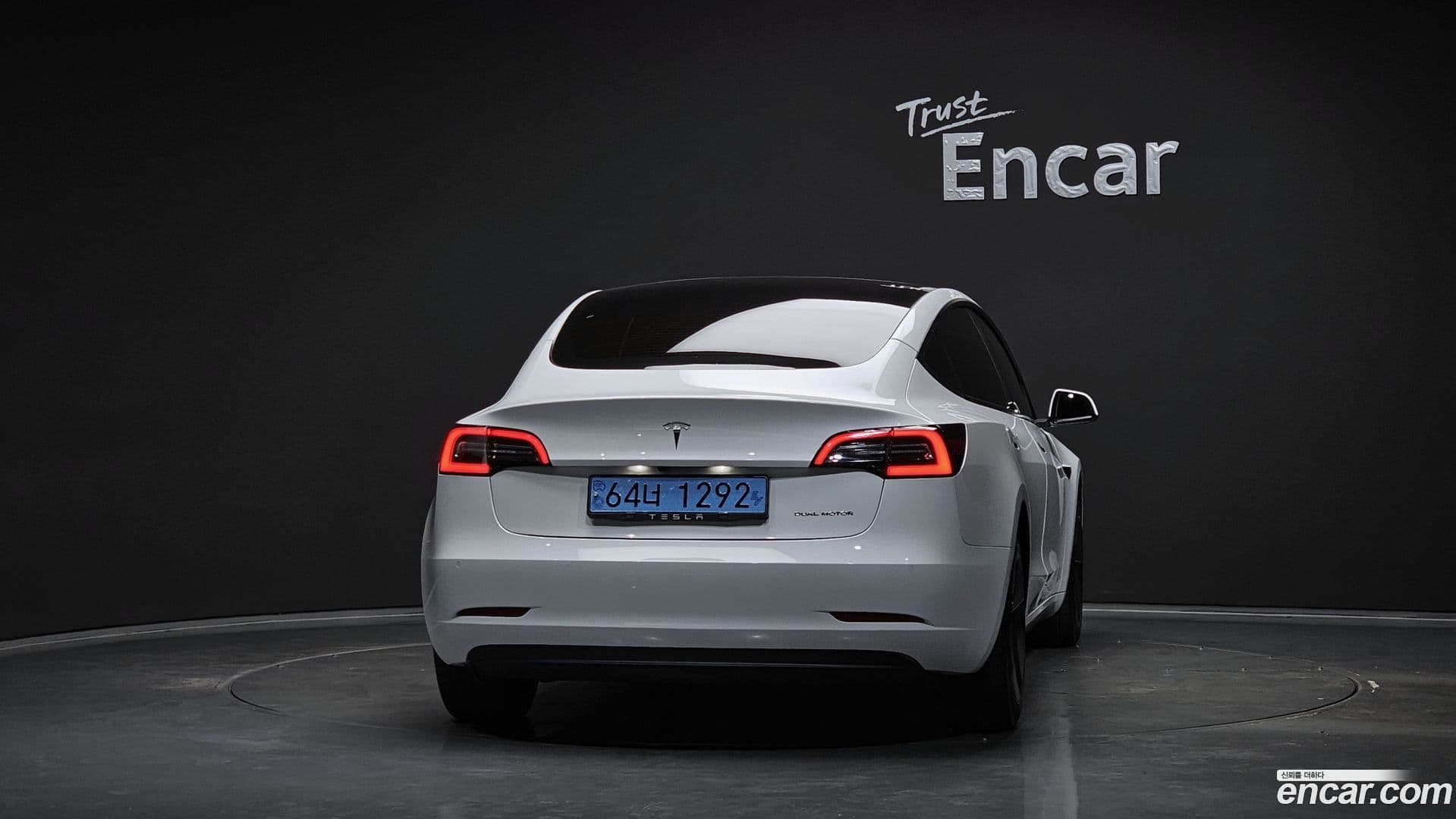Main__Slider__Photo:Model 3 Tesla 2022.2-3