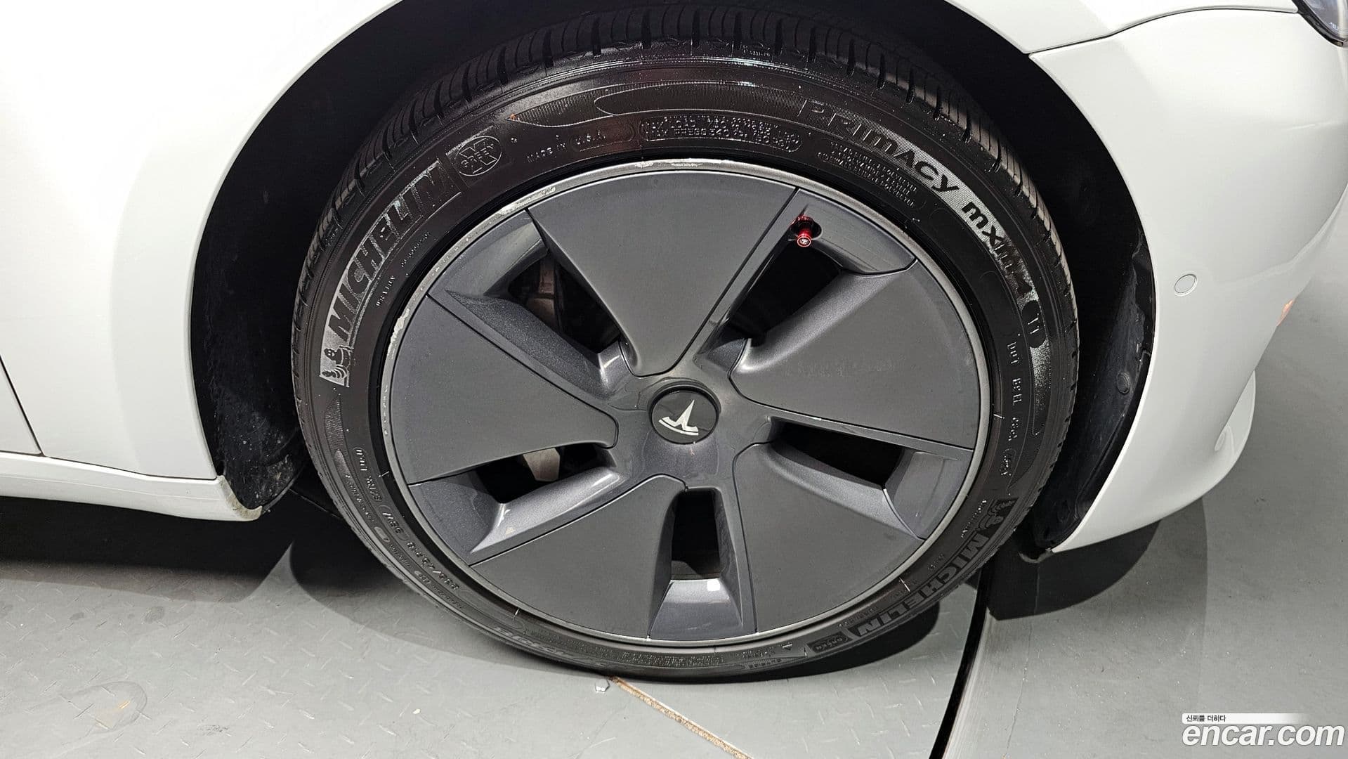 Main__Slider__Photo:Model 3 Tesla 2022.2-4