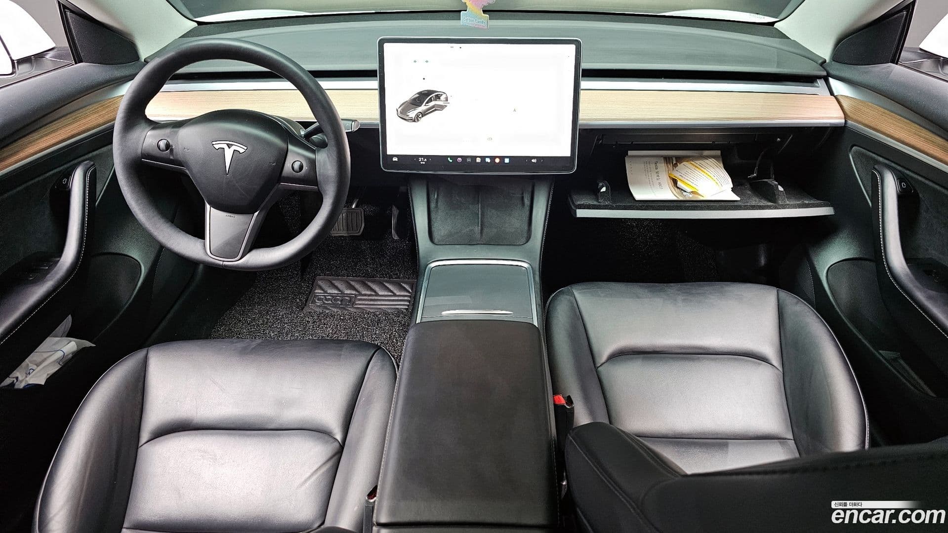 Main__Slider__Photo:Model 3 Tesla 2022.2-6