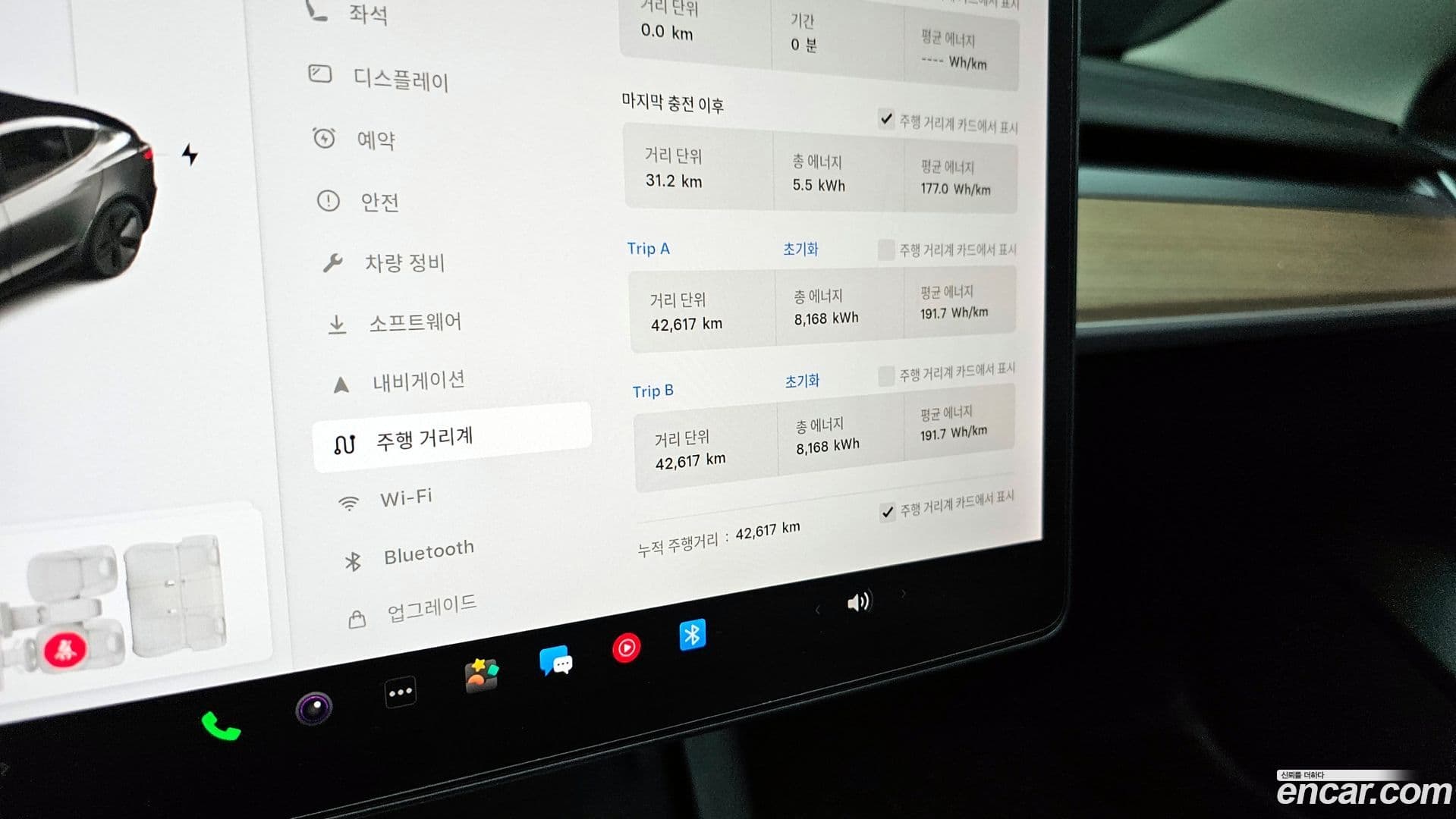 Main__Slider__Photo:Model 3 Tesla 2022.2-7