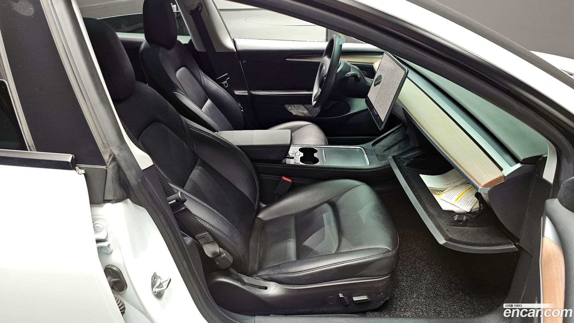 Main__Slider__Photo:Model 3 Tesla 2022.2-9