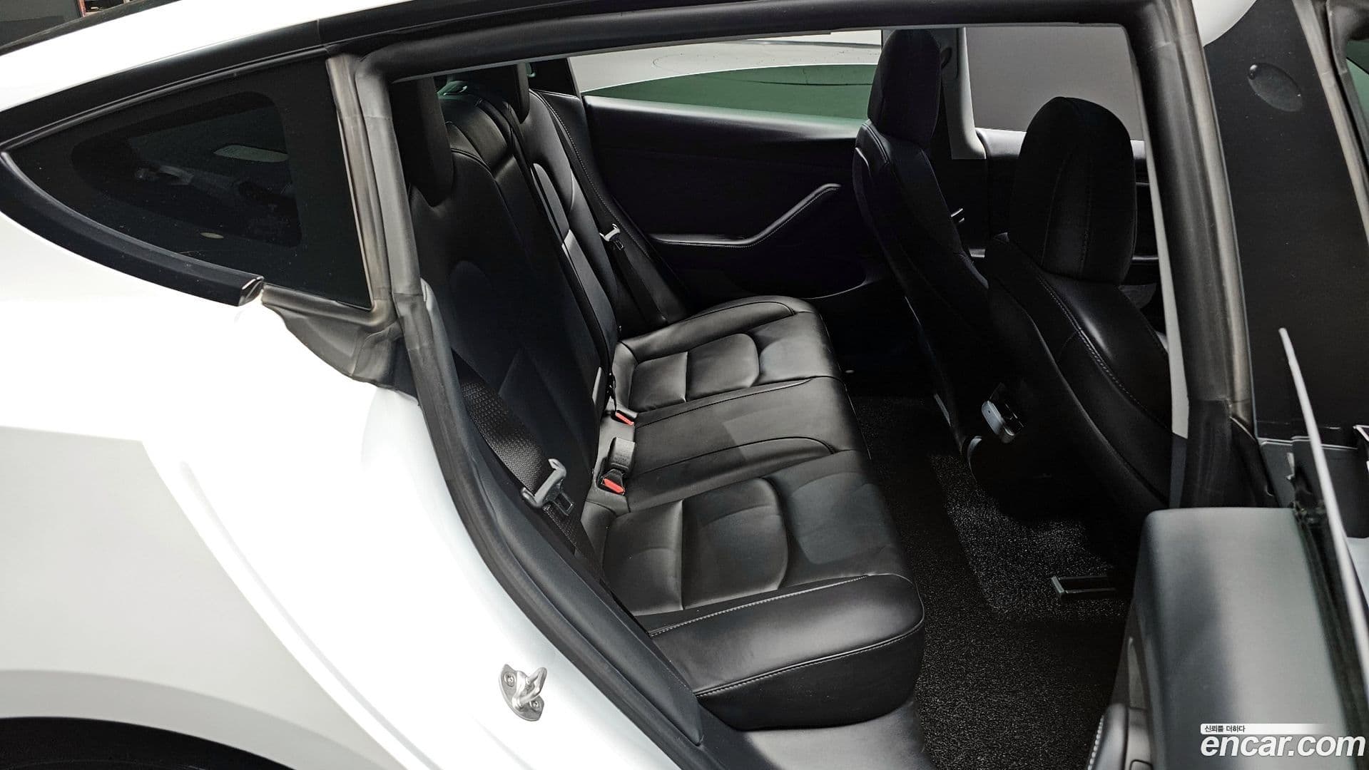 Main__Slider__Photo:Model 3 Tesla 2022.2-10