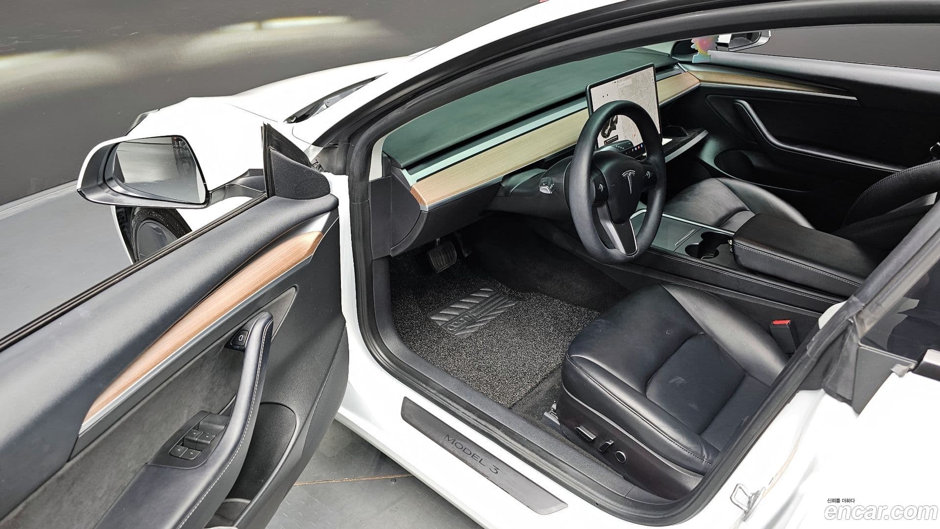 Main__Slider__Photo:Model 3 Tesla 2022.2-11
