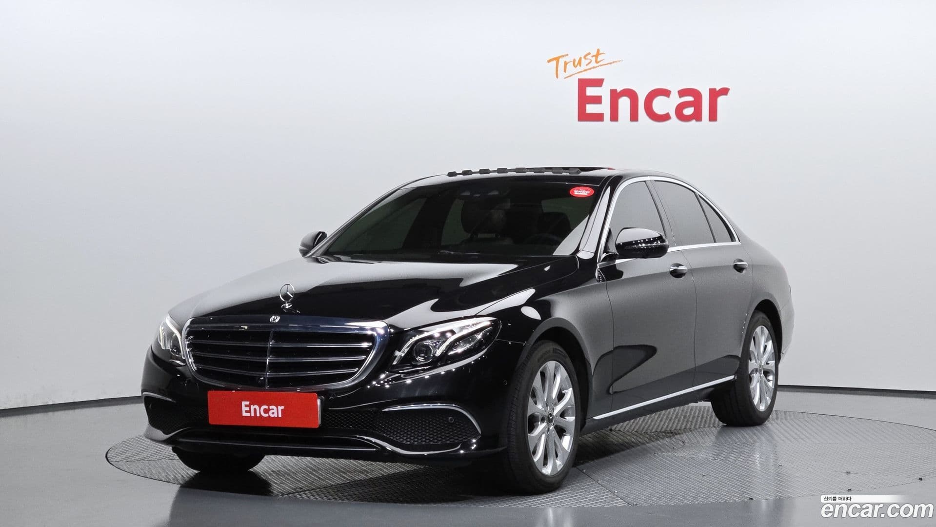 Main__Slider__Photo:E-Class Mercedes-Benz 2018.11-0