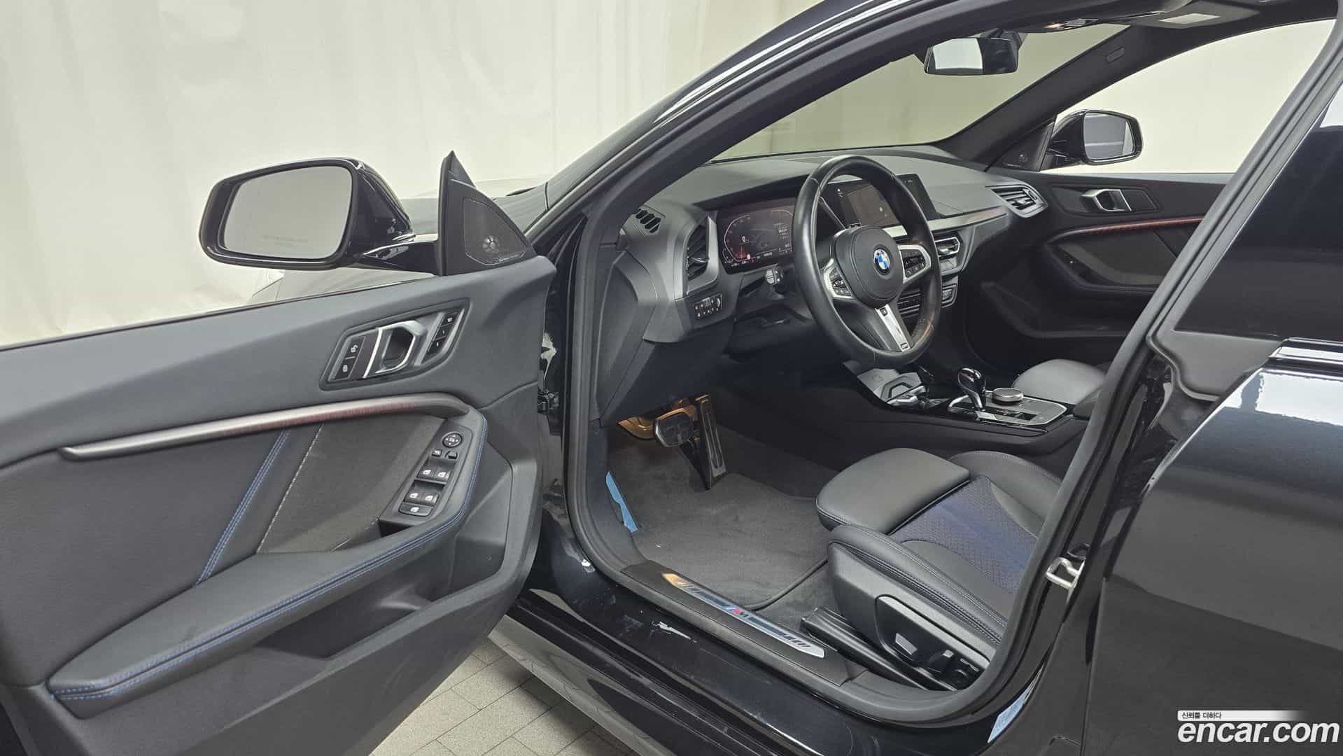 2-Series BMW 2023.10-INNER-010